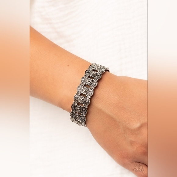 Rapturous Romance Bracelet - Picture 1 of 2